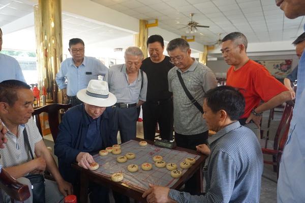 Xử lý 2 xe chở "siêu" chiều cao ảnh 1